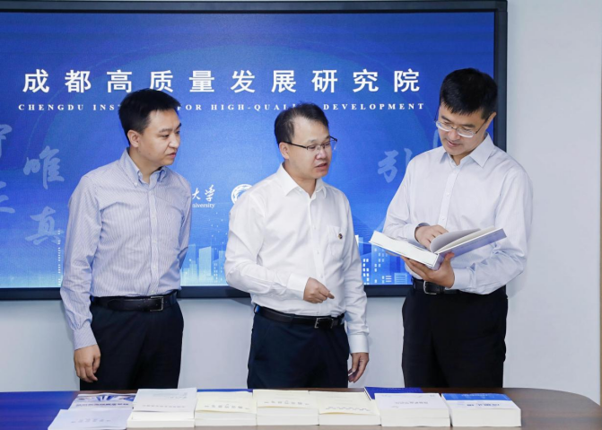 【工作动态】清华大学党委副书记过勇一行到我院调研指导